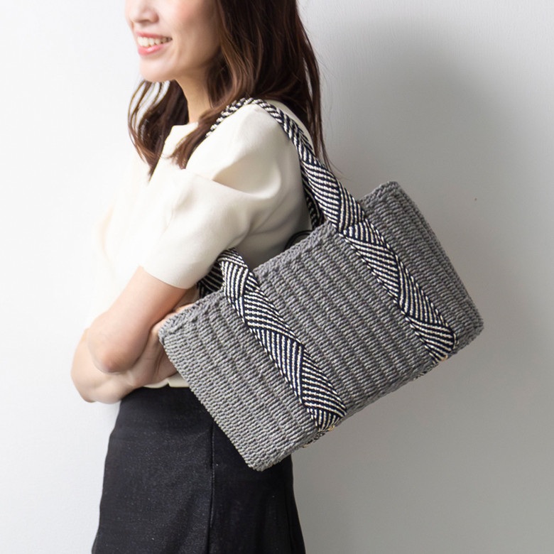 【ラメ糸テープハンドルが目を惹く】 手編み かごバッグ ペーパー トートバッグ ショルダーバッグ 春バッグ 263-12