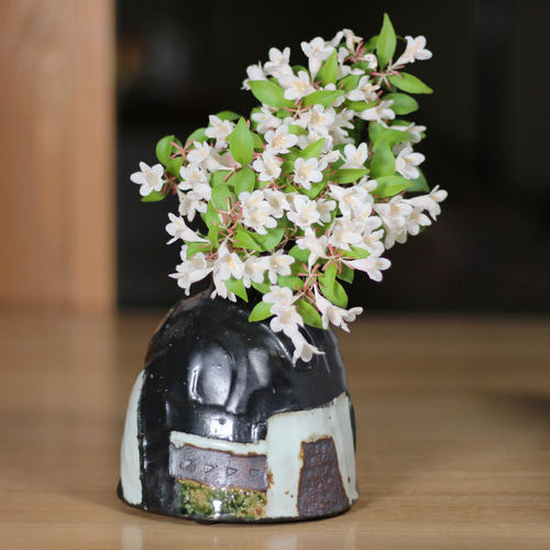 黒釉 塗り分け花瓶】 kb105 和食器 陶芸 美濃焼 花入れ 花 器 壺 ミニ