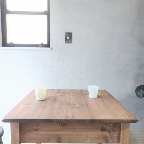 無垢材のカフェテーブル W69×D69cm 古民家カフェ ダイニング 無垢材のカフェテーブル W69×D69cm 古民家カフェ ダイニング
