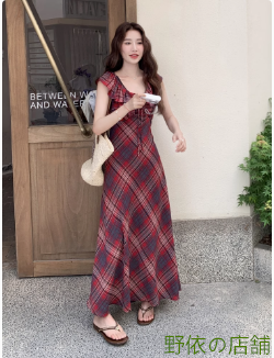 2025夏の新作韓国版レトロなぶつかり色チェックフリルのノースリーブワンピース女性のウエストが細く見えるスカート