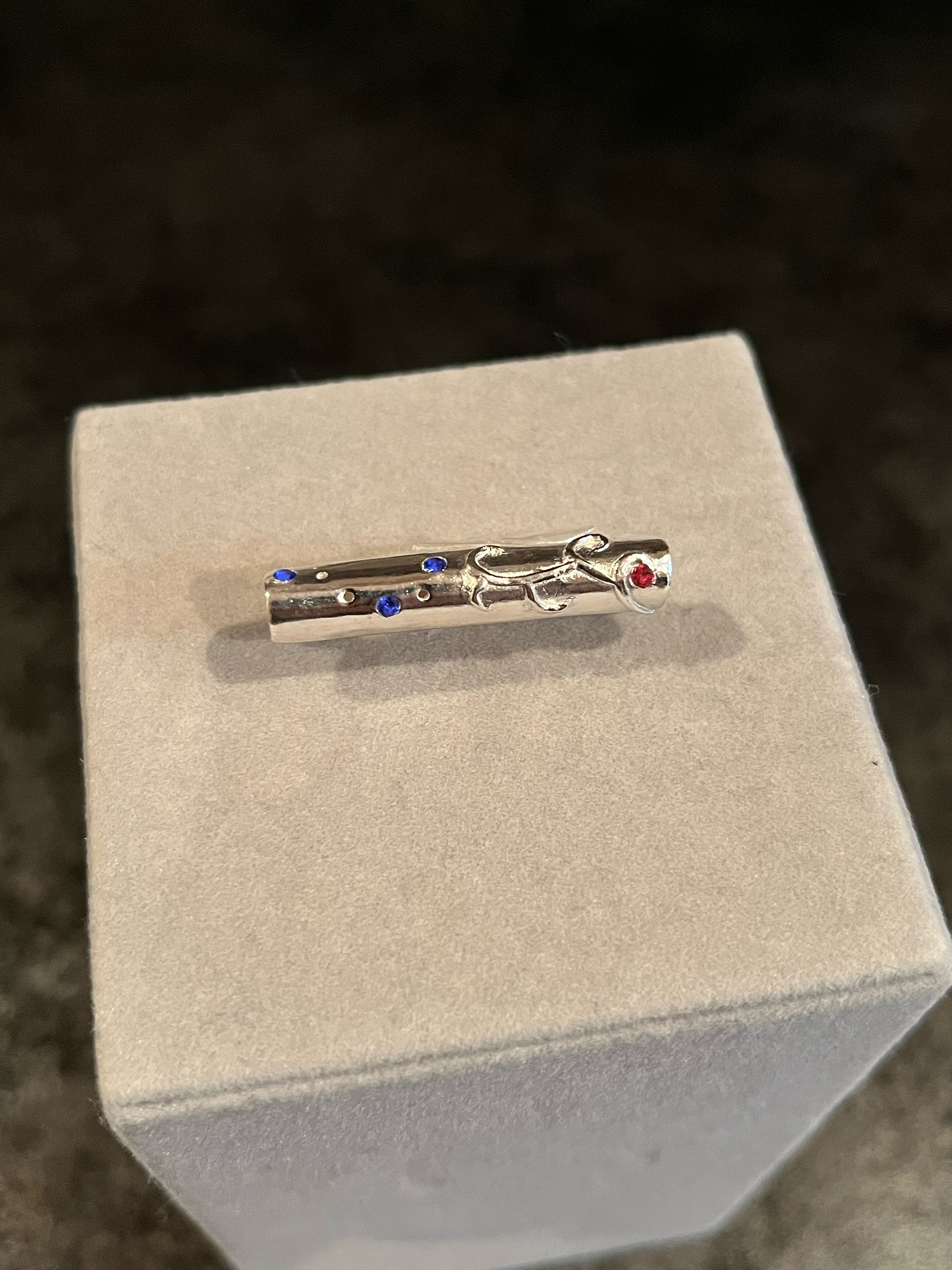 【純銀】シルバーブローチ 上品 キラキラ ブルー レッド