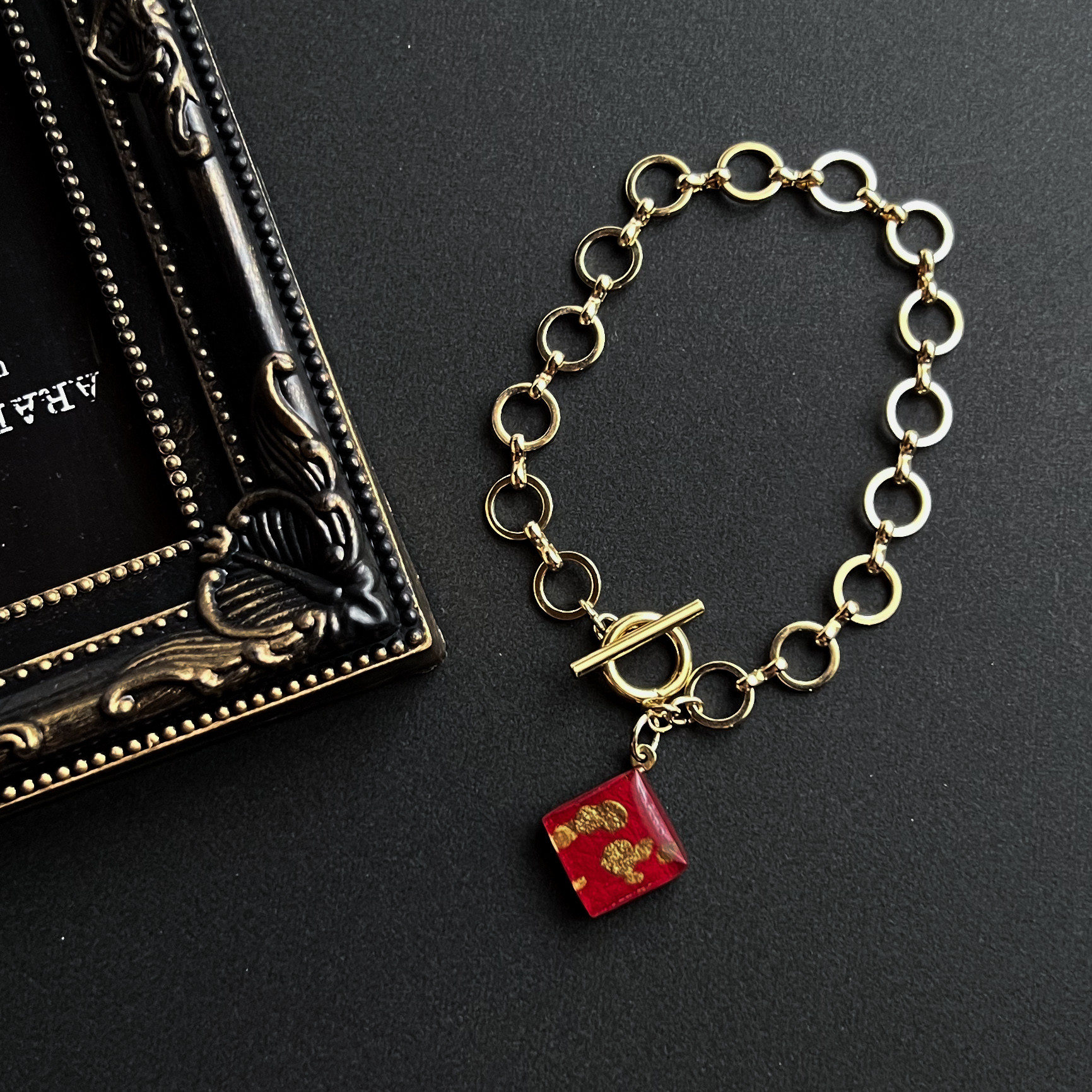 レザーインクアート「赤に金」ゴールドマンテルブレスレット　ユニセックス