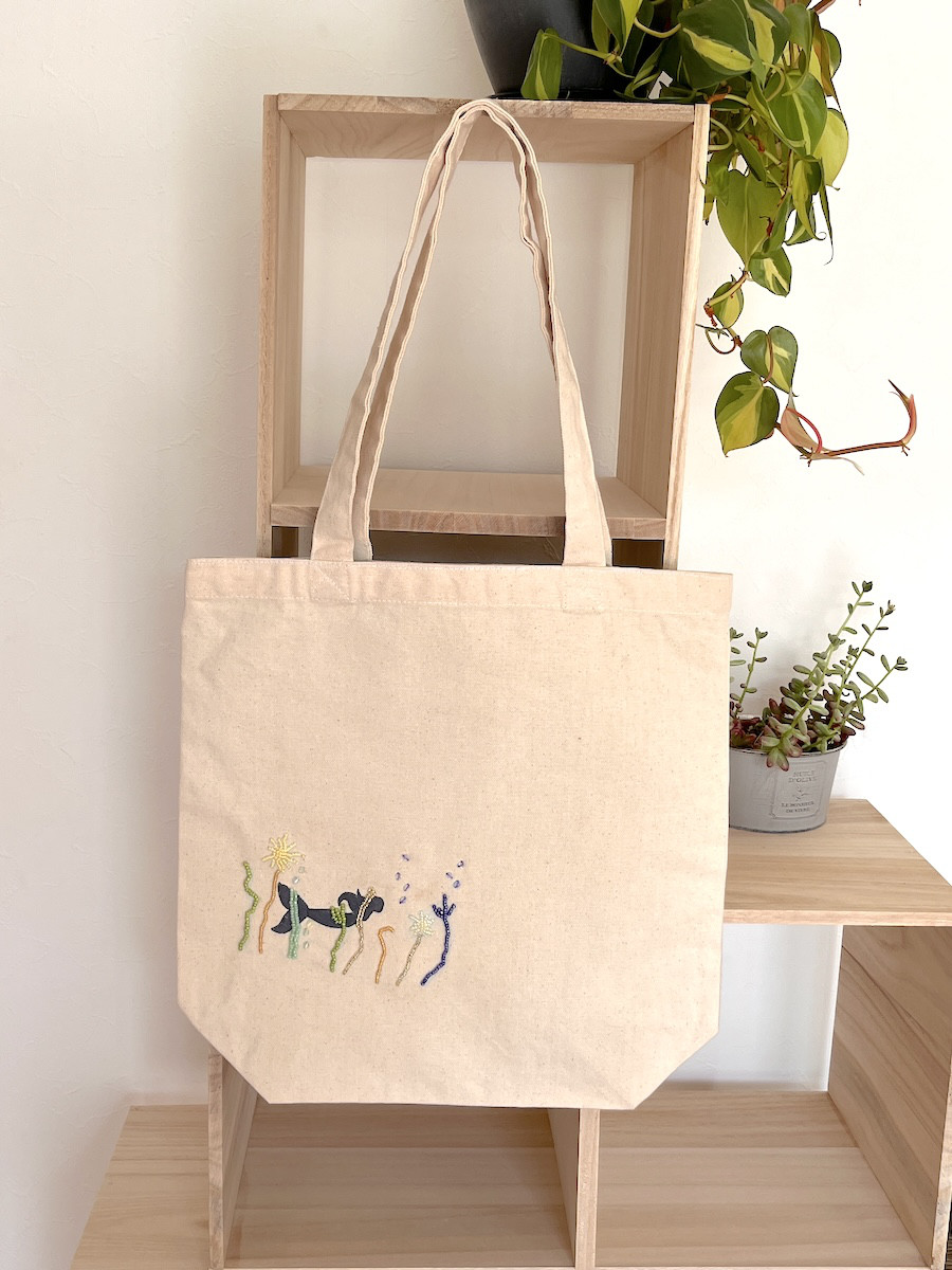 ハンドメイド 刺繍 ハ― ブガ― デンのト― トバック 再販 花束刺繍のトートバッグ トートバッグ AZmama 通販