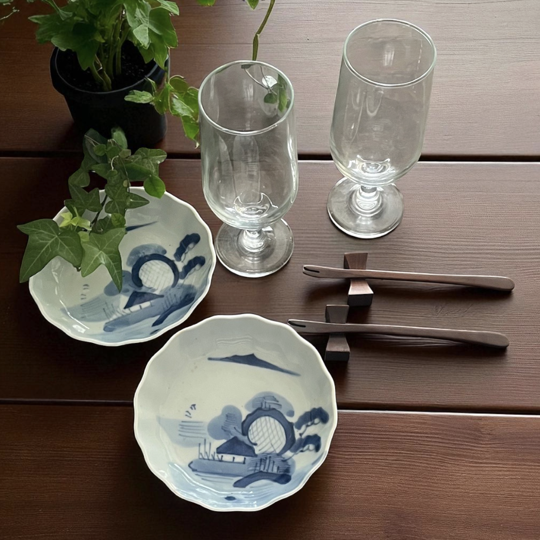 ＜骨董初心者にお薦めセット＞暮らしを彩る青 伊万里染付膾皿 黒檀マドラー2本 スリムビアグラス（各種セット）