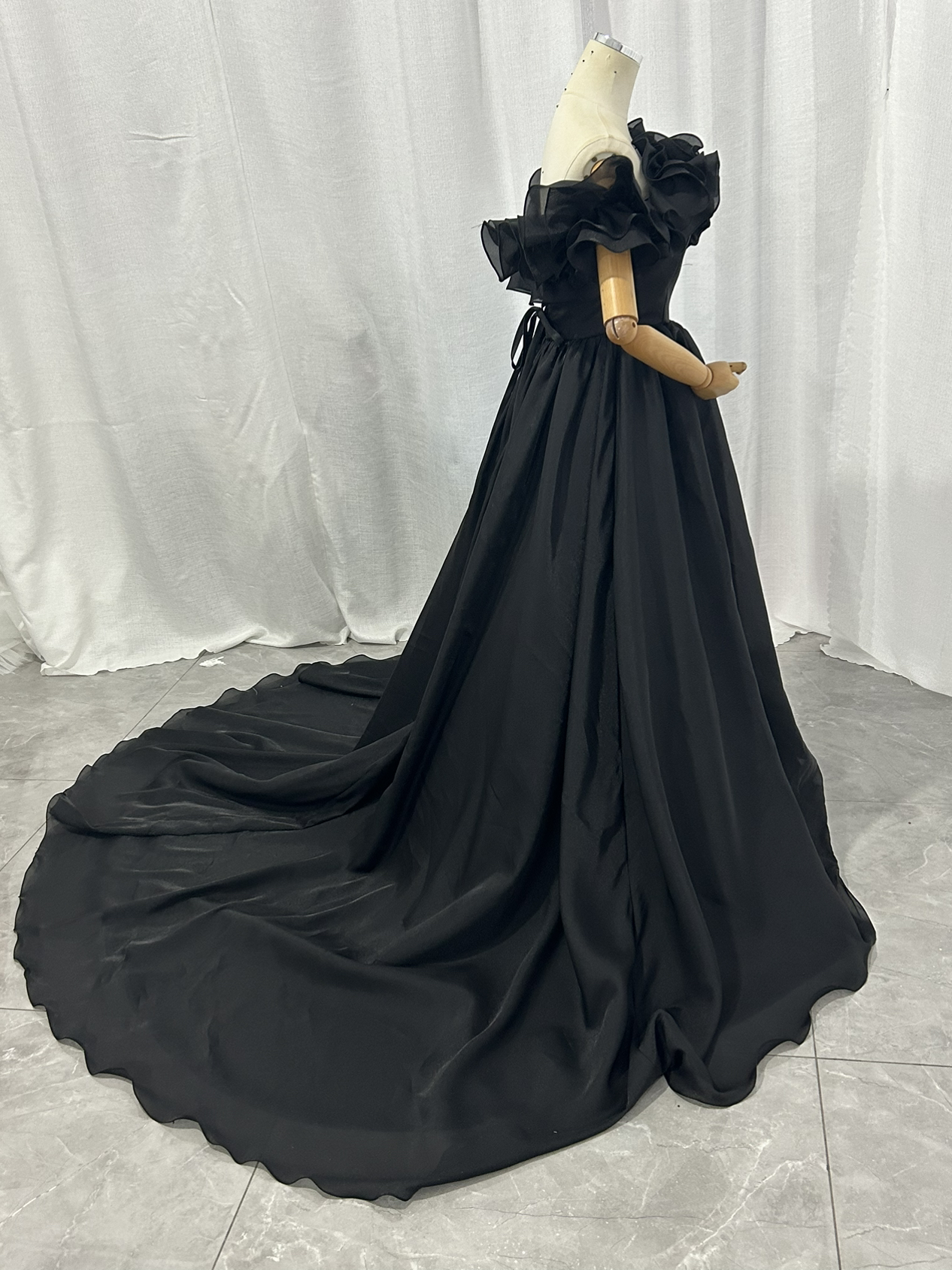 パーティードレス ブラック オフショルダー 胸元フリル クラシカル 二次会