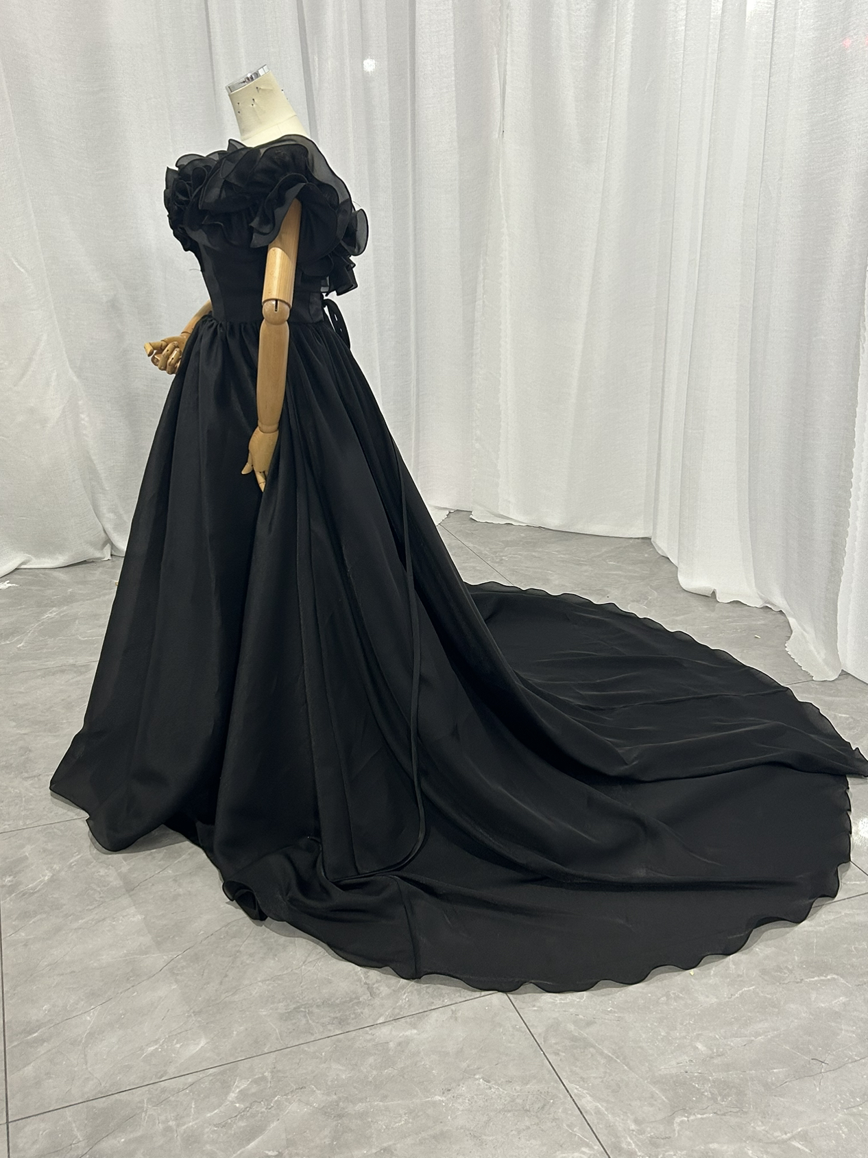 パーティードレス ブラック オフショルダー 胸元フリル クラシカル 二次会