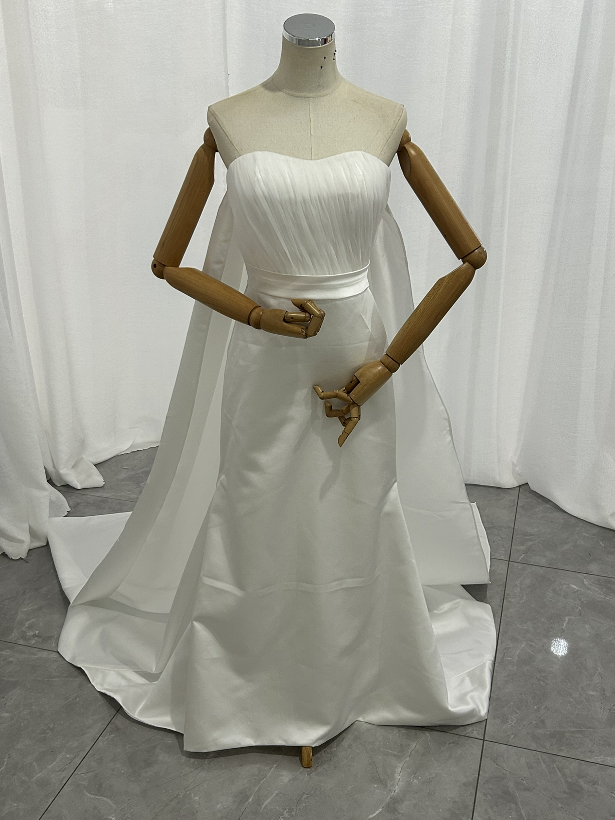 ウェディングドレス ベアトップ 細見えシルエット 取り外しトレーン エレガント 拳式