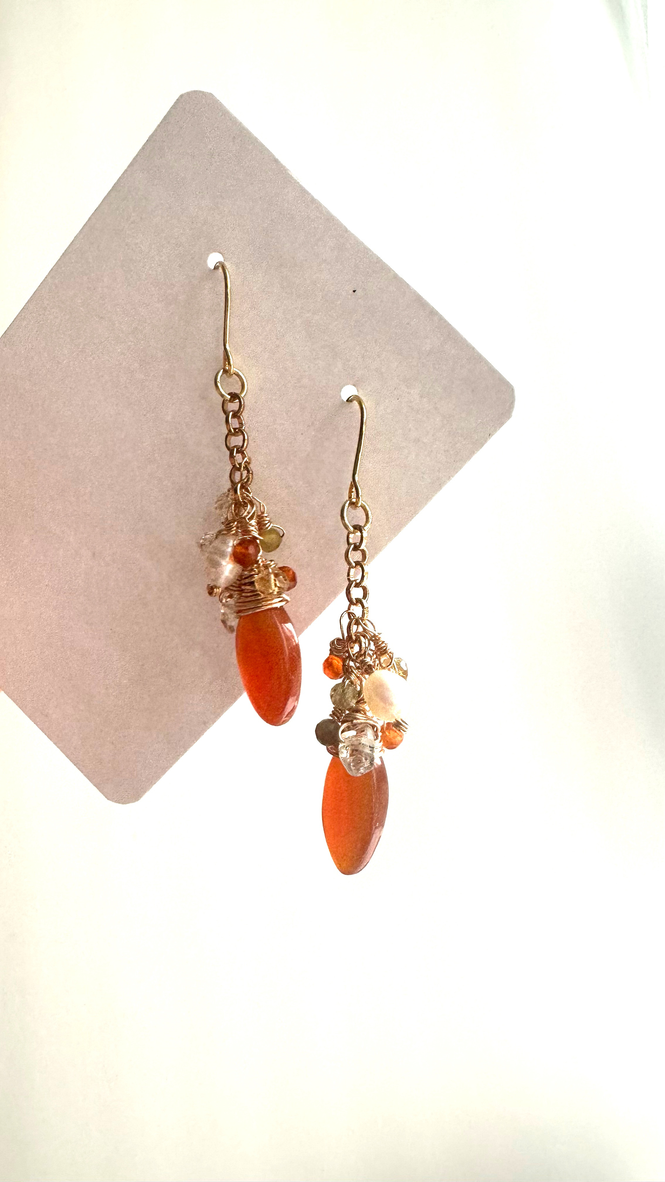 ピアス／イヤリング　カーネリアンのビタミンカラーピアス／イヤリング　天然石、淡水パール　アレルギー対応