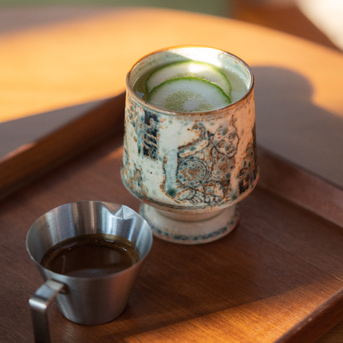 中国茶器　景徳鎮　手描き　茶杯　コーヒーカップ　女性ぴったり　青花磁　蝶々　３点 詩瓷集2025新作 景徳鎮手描き染付｜中国伝統民芸-切り紙模様