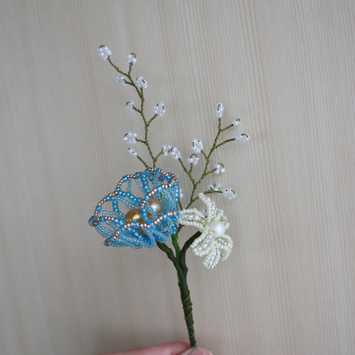 涼しげで凛としたお花 ブルー × ホワイト ビーズフラワー アート