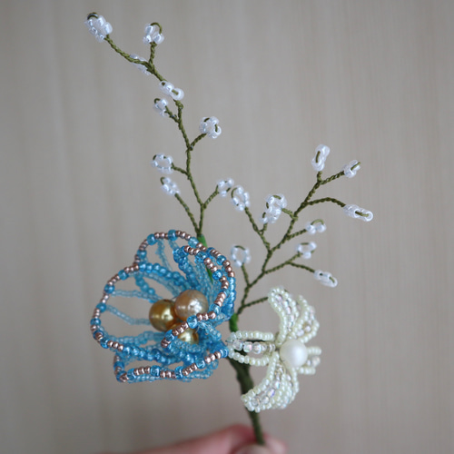 涼しげで凛としたお花 ブルー × ホワイト ビーズフラワー アート
