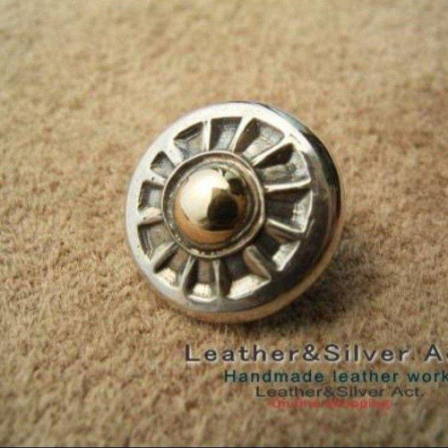 太陽モチーフ　シルバーコンチョ2個 太陽モチーフ シルバーコンチョ シルバー925✕k18 コンビアクセサリー