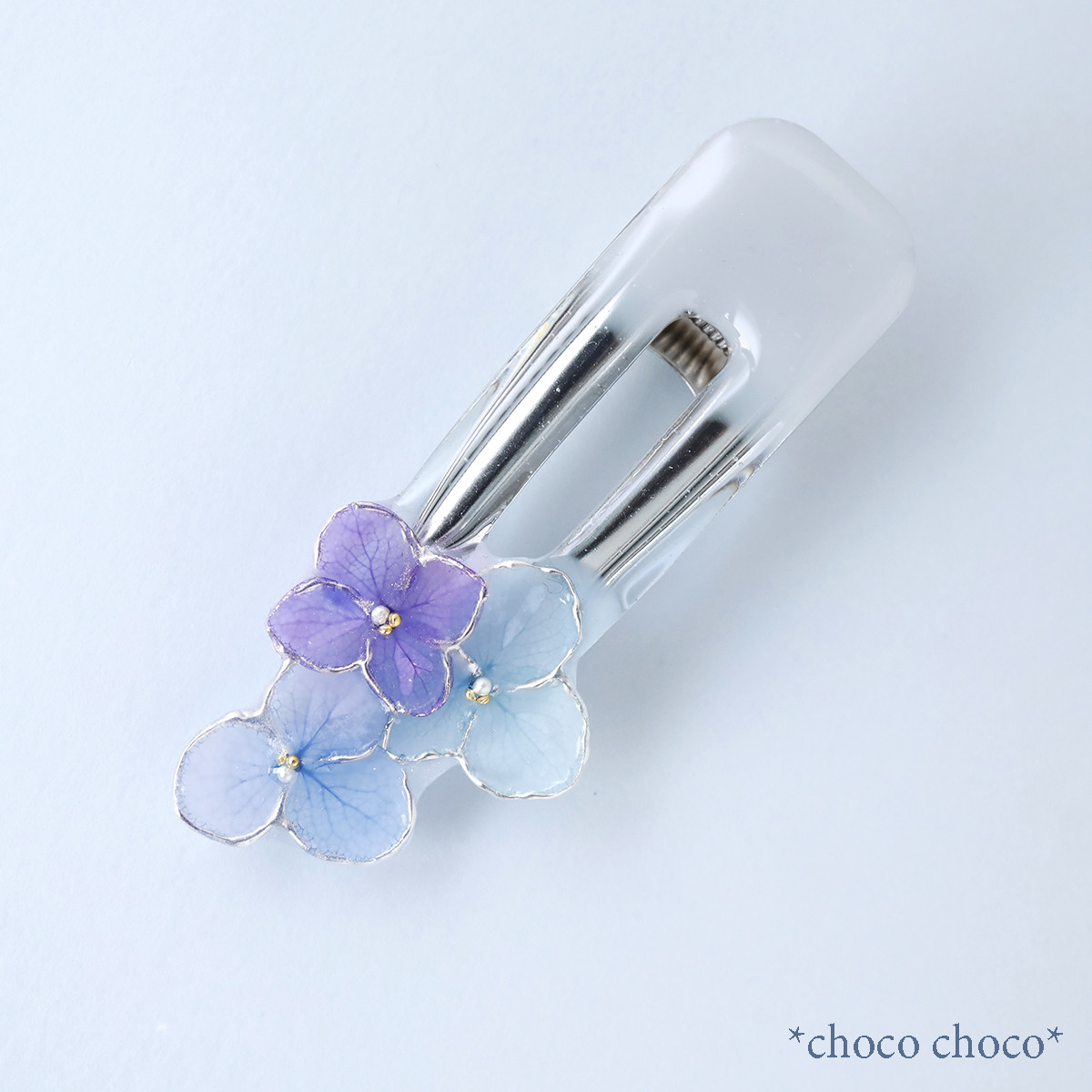 ヘアクリップ 二等辺三角形 ジャックポットと紫陽花 レジン