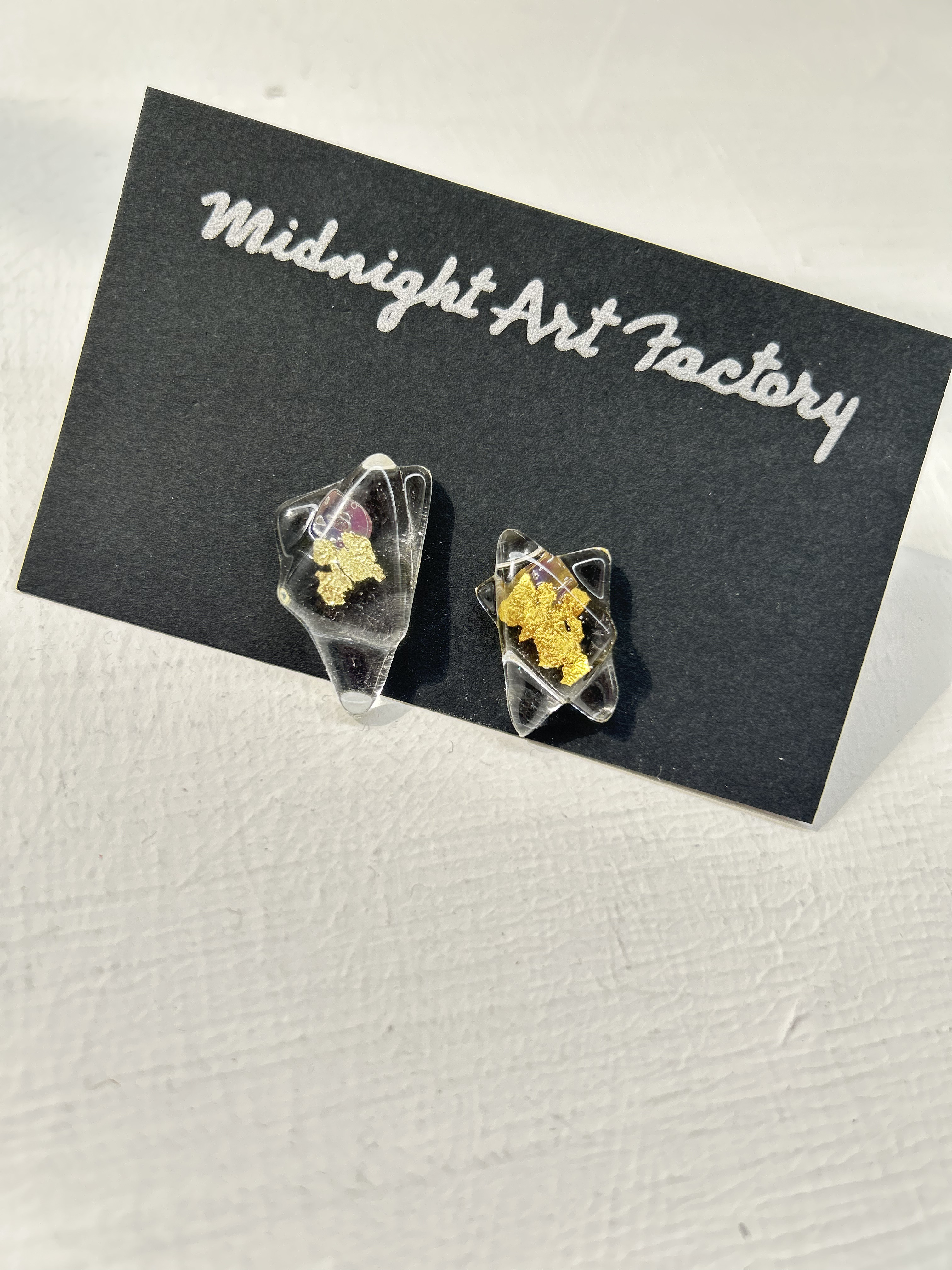 左右色違い大ぶり三角アシンメトリーガラスピアス