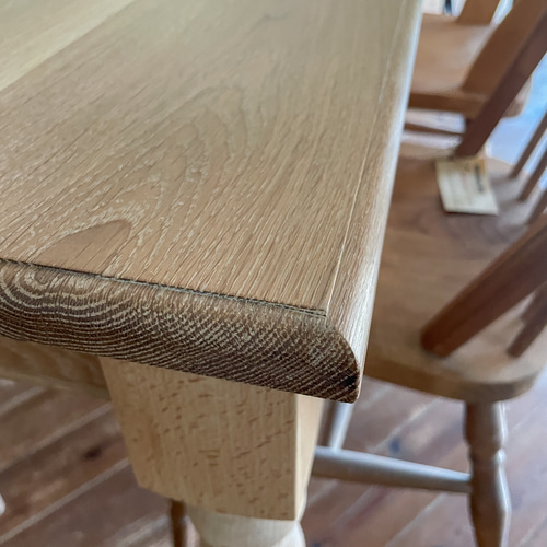 ホワイトオーク　ターンドレッグテーブル　アンティーク調 W1600ホワイトオークターンドレッグダイニングテーブル天板低め@大阪東京