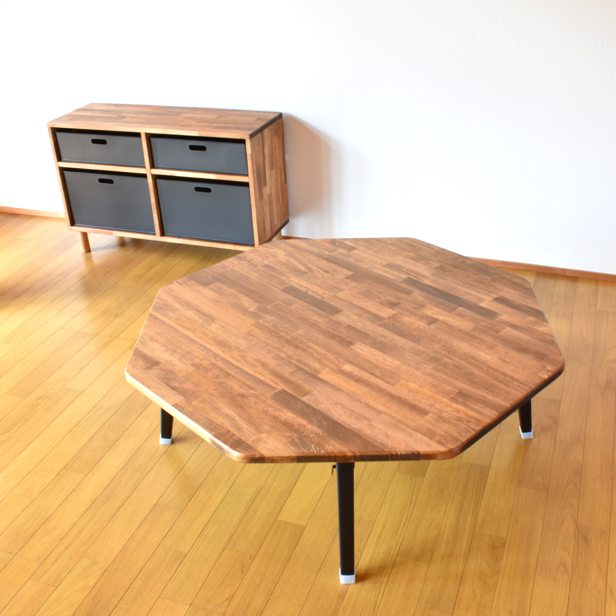 100cmの大きなハチカクテーブル