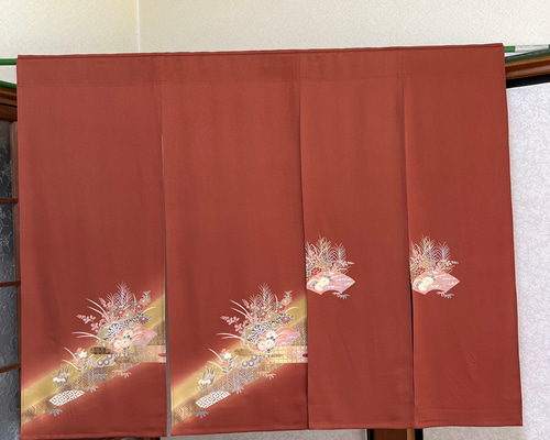 茶色、着物リメイク暖簾ーのれん、花柄、オシャレを、横〜112–丈