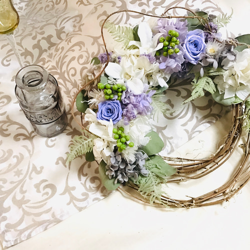 「希少な薔薇を生かしたリース♡」アシンメトリーのデザインです ローズ＆アジサイのニュアンスリース プリザーブドフラワー