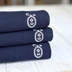 フラワーブローチ Tシャツ（ネイビー）【在庫限り】 2枚目の画像