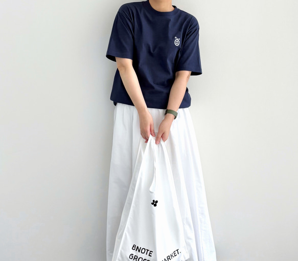 フラワーブローチ Tシャツ（ネイビー）【在庫限り】 1枚目の画像