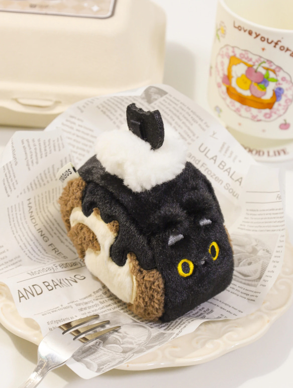 【ふわもこネコロール】　ネコのロールケーキ　ぬいぐるみ　ふわふわ　キーホルダー　ストラップ　癒しグッズ　プレゼント 2枚目の画像