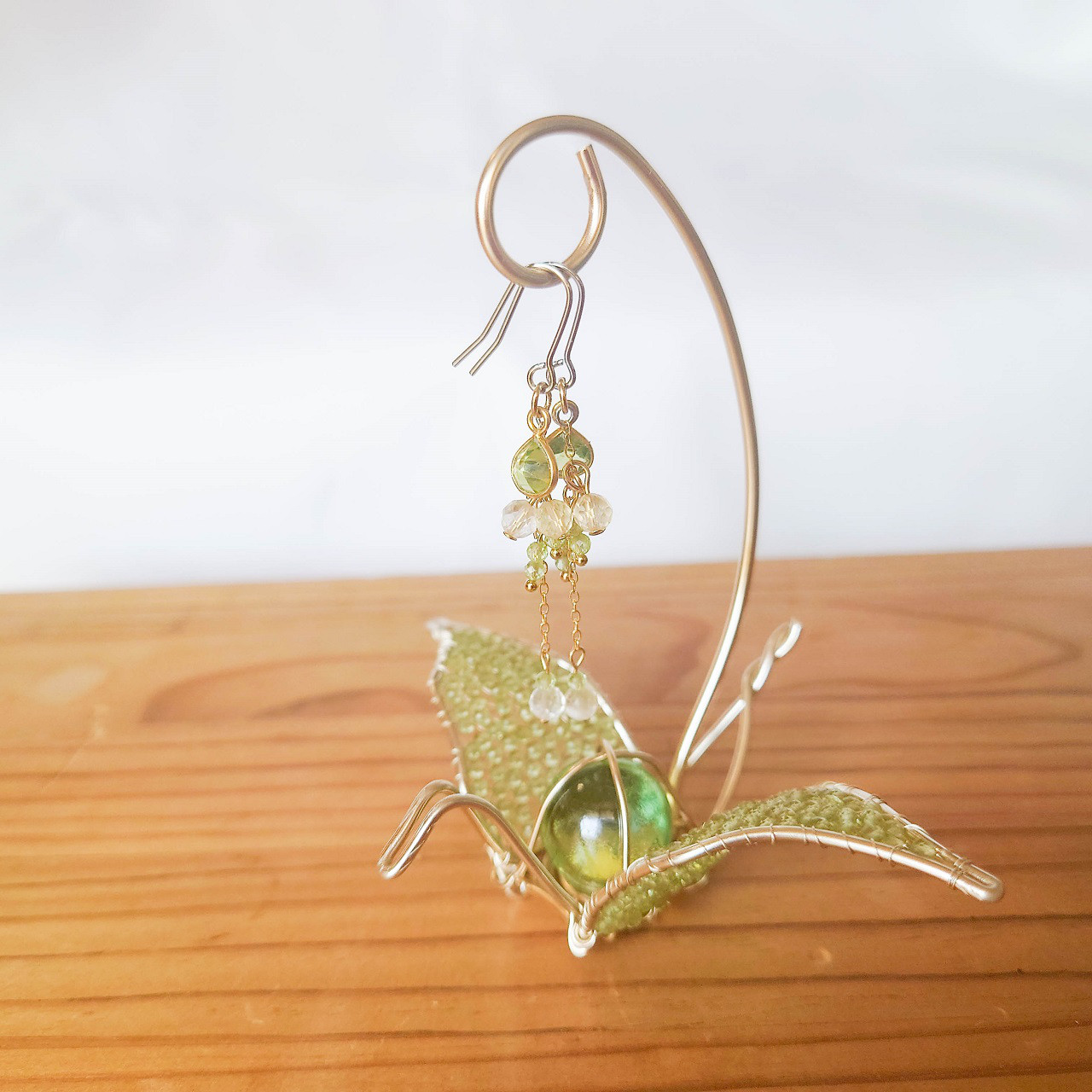 折り鶴スタンド＆ピアス／イヤリング【ペリドット】