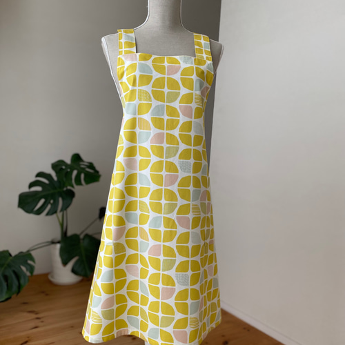 幾何学模様エプロン/北欧柄/白/黄色/ピンク/ほっこり/ぽっちゃり