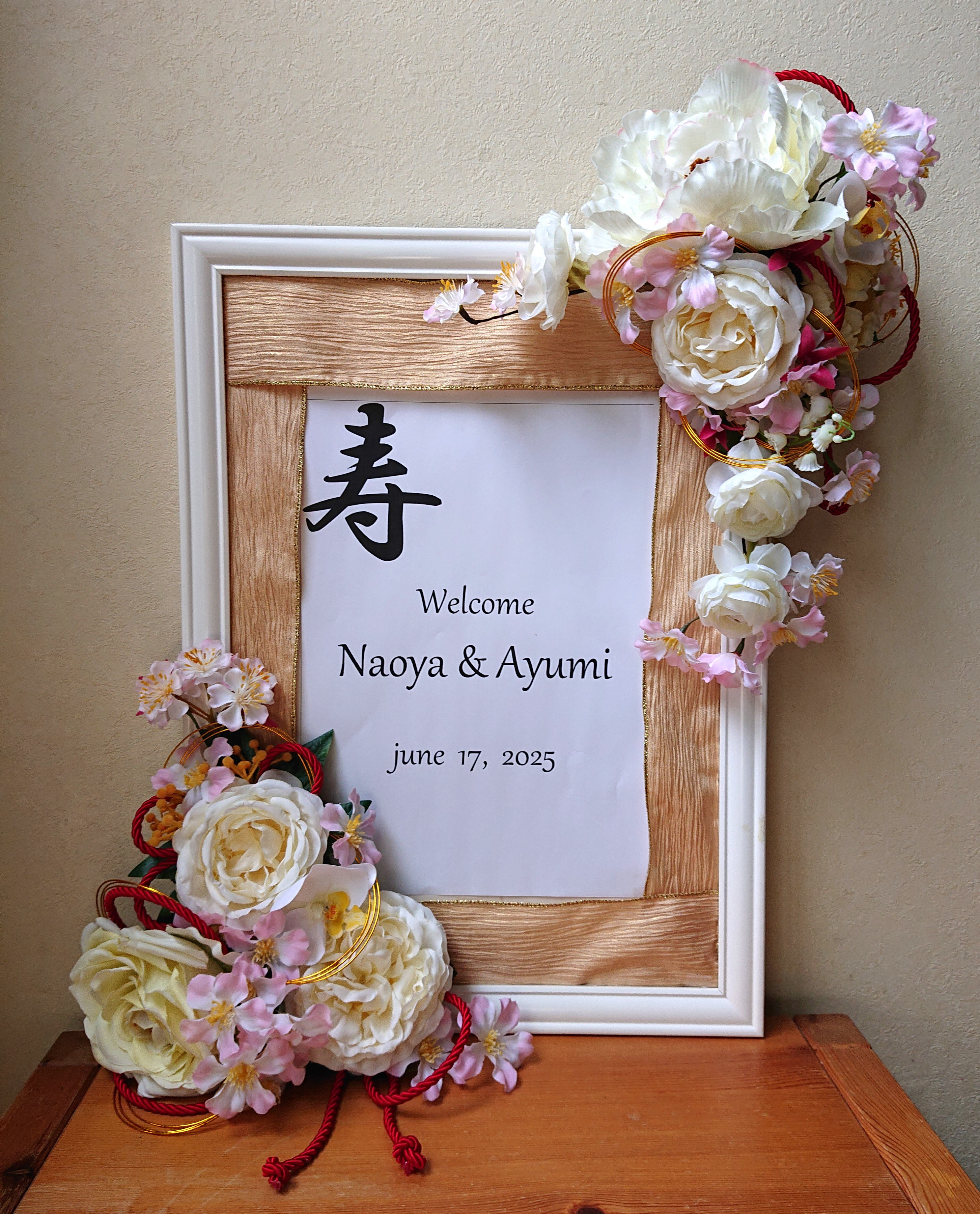 和のウェルカムボード装花。生花みたいで高品質な造花使用。ウェディングやインテリアに