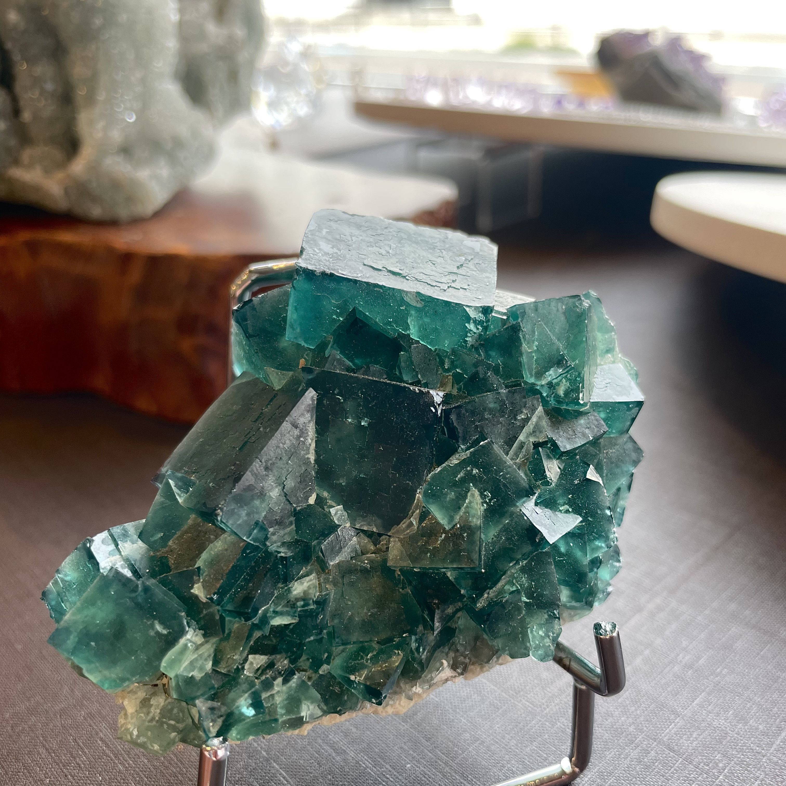 フローライト原石（台付き）No.95183