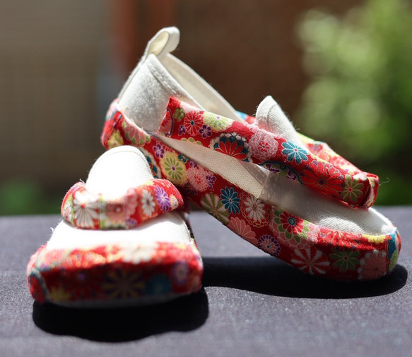 出品準備中です♪♡草履スリッポン 草履スリッポン I柄 ✿草履スニーカー 草履 七五三草履風