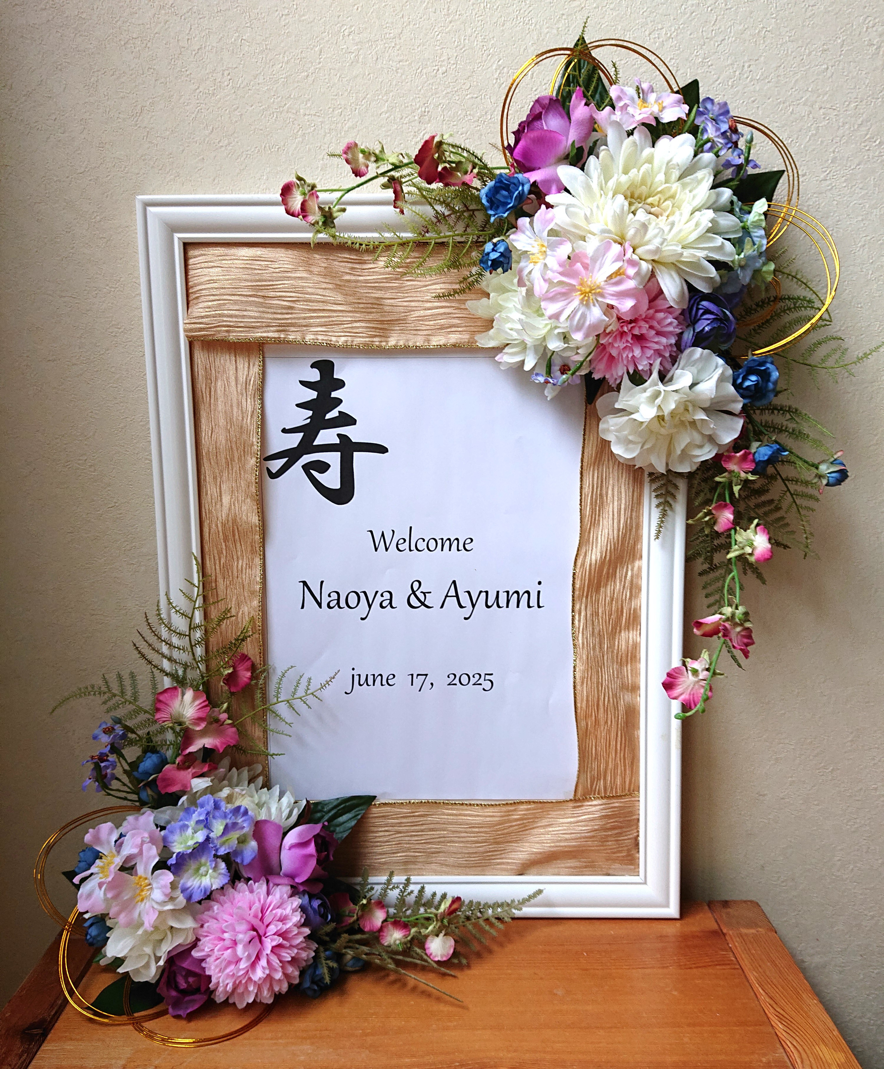 和のウェルカムボード装花。生花みたいで高品質な造花使用。ウェディングやインテリアに