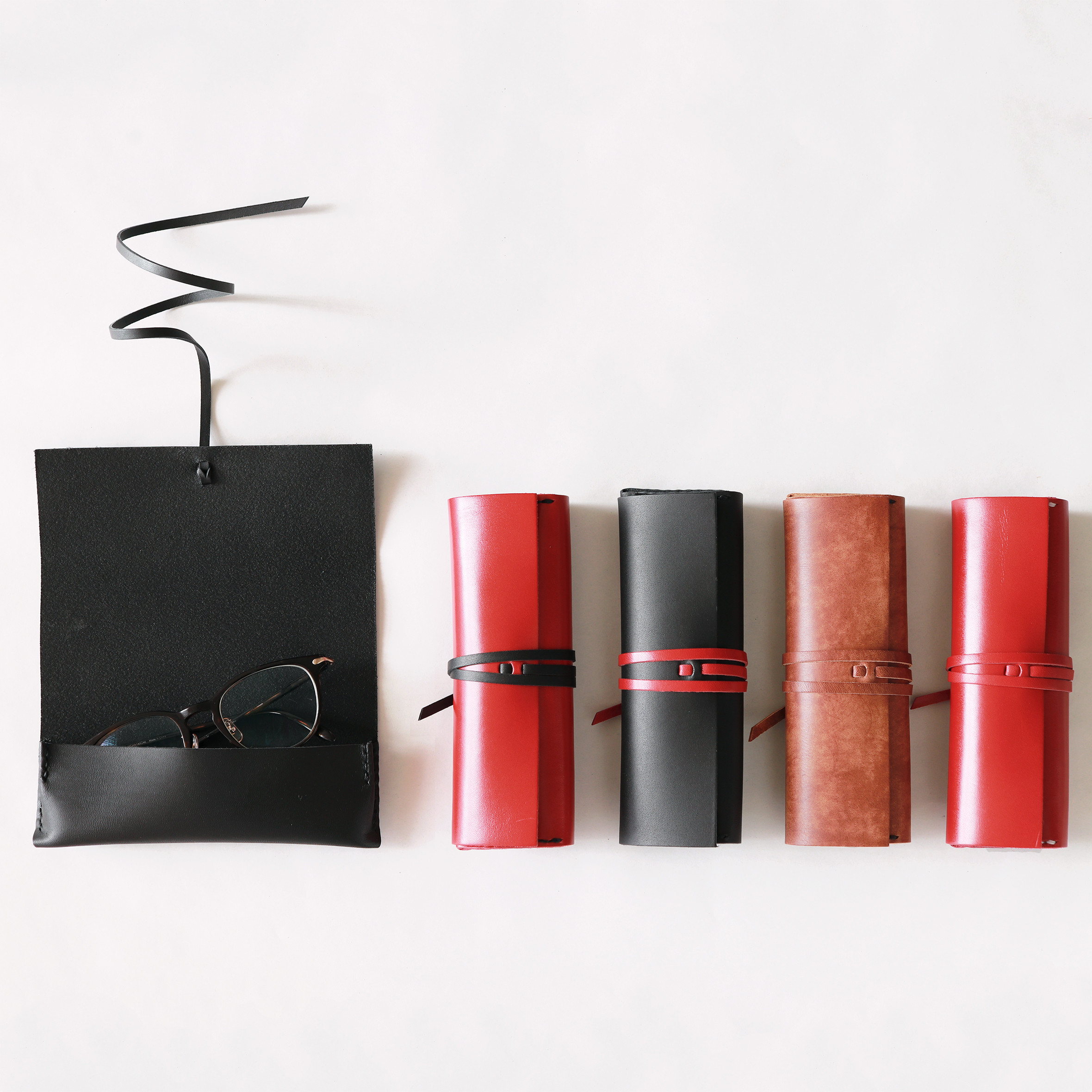 【 メガネケース maki 】KAKURA 牛革 手縫い 紐巻き 名入れ刻印可