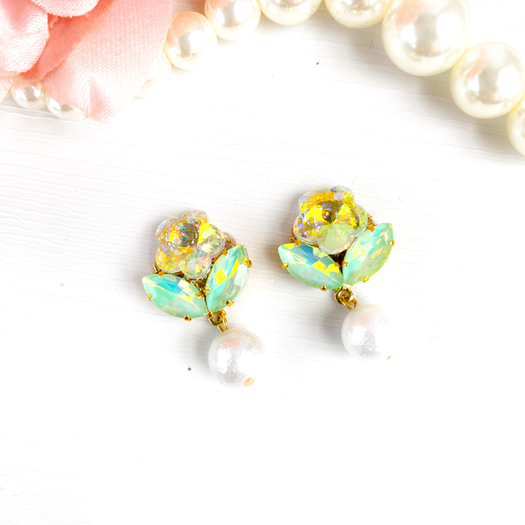 キラキラお花ビジューとパールのピアス　(イヤリング) 1枚目の画像