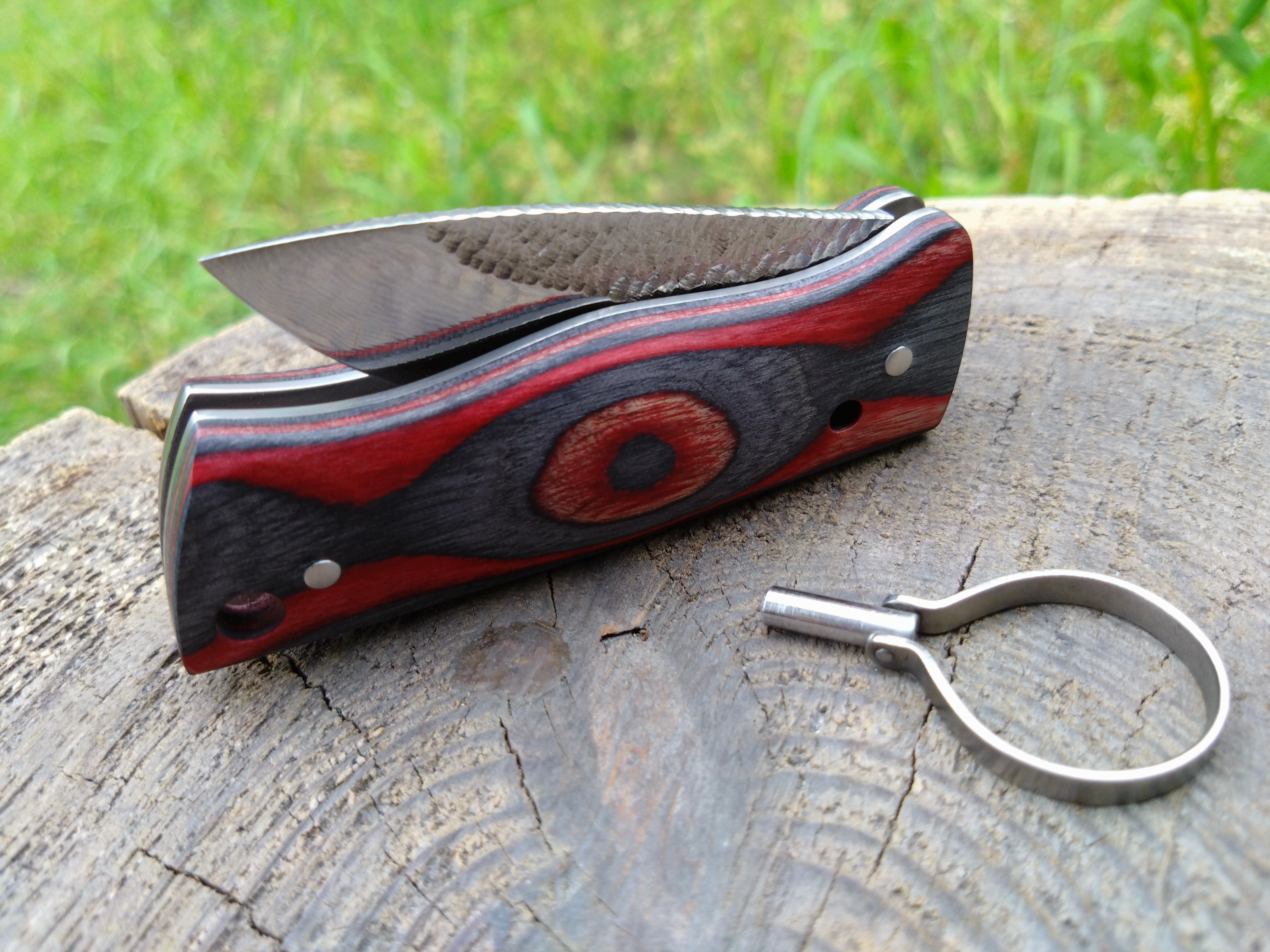 カスタムフォールディングナイフ「Red eye」