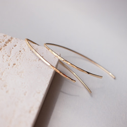 [ピアス]槌目のシンプルマーキスフックピアス 2枚目の画像
