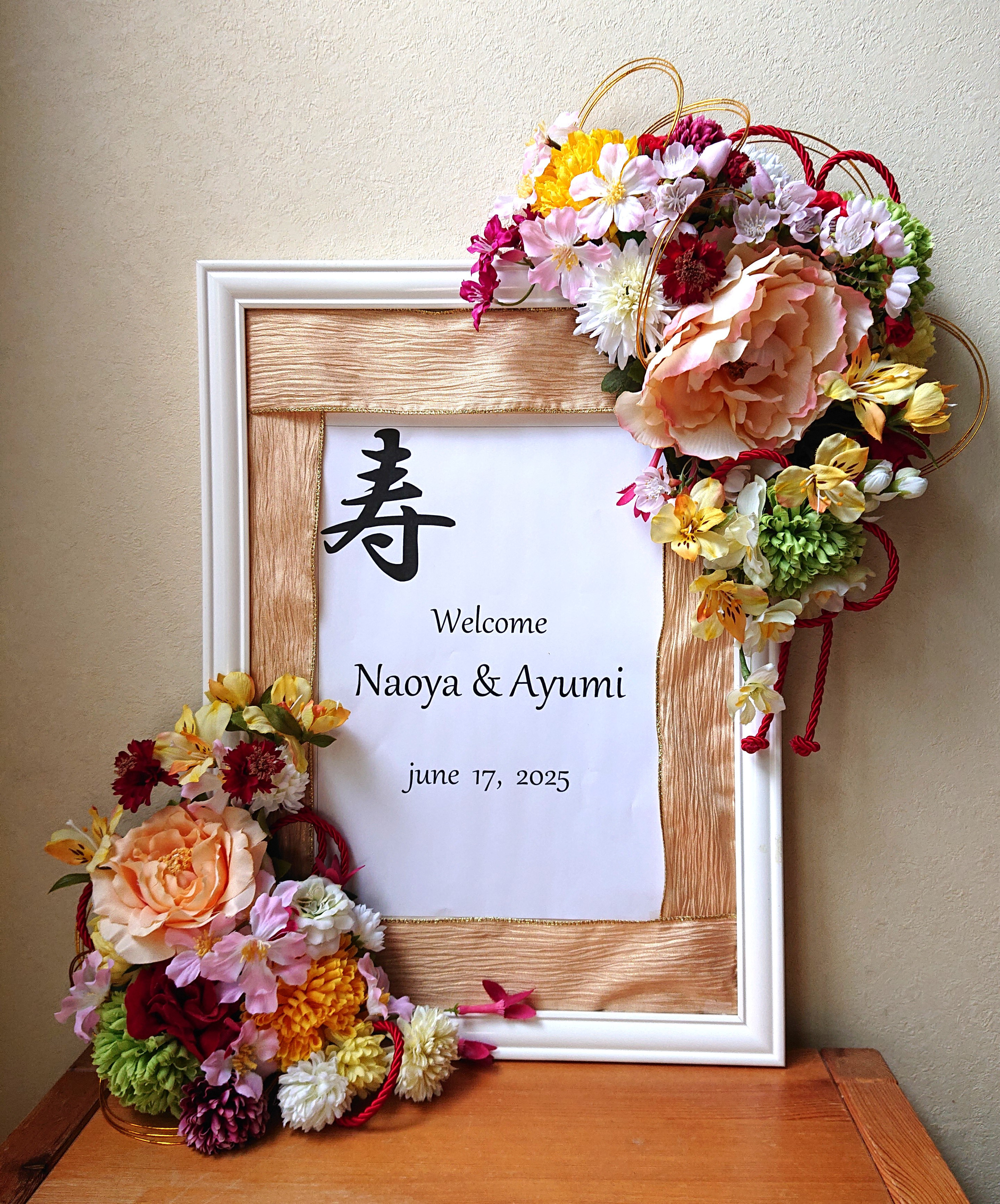 和のウェルカムボード装花。生花みたいで高品質な造花使用。ウェディングやインテリアに