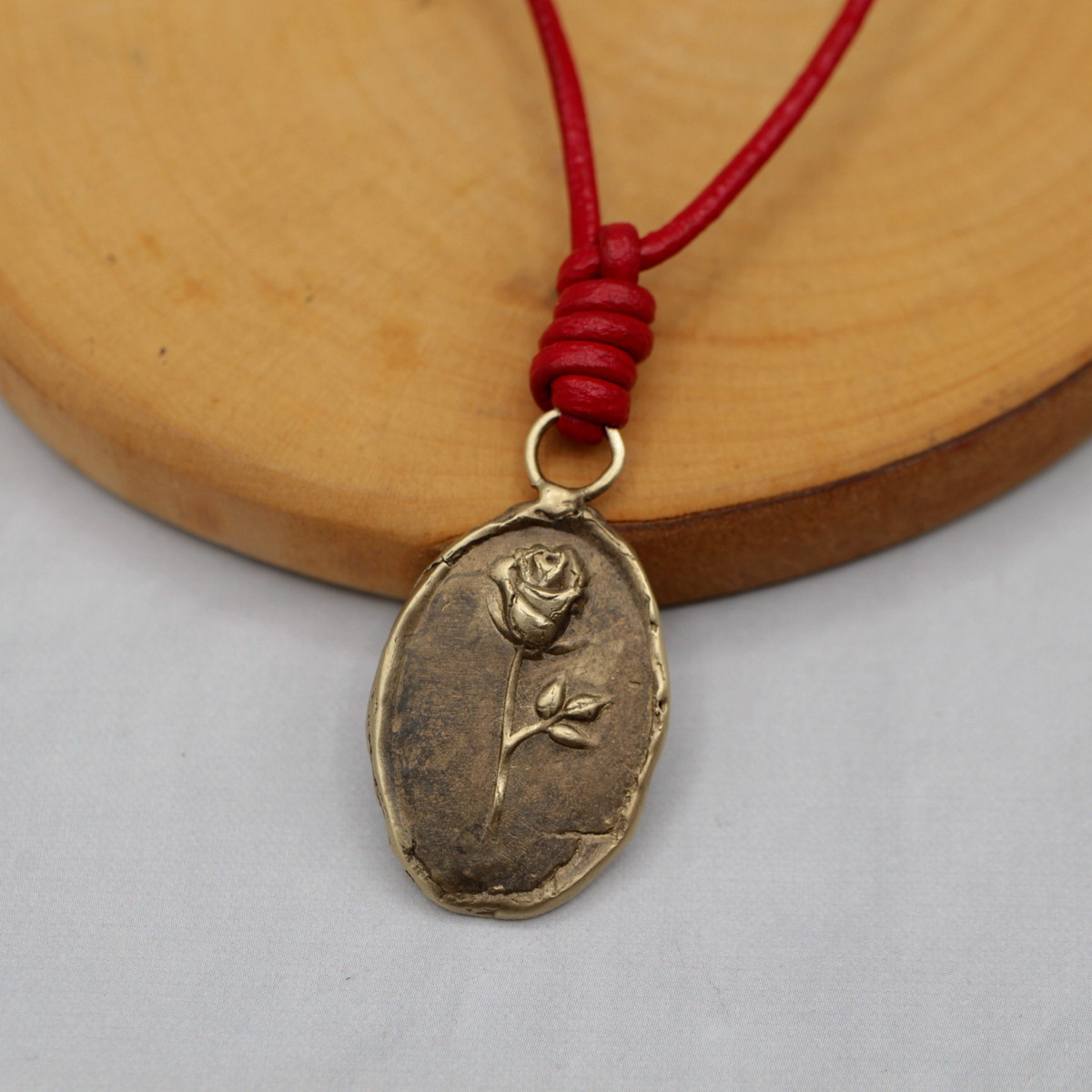 一輪の薔薇｜封蝋｜シーリングスタンプ｜真鍮｜ペンダント｜革ひも付｜個性的｜花｜自然｜ナチュラル｜無印｜森ガール｜やさしい 6,375円