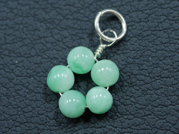 エメラルド　ペンダントトップ　美品　シルバー製 エメラルドのアンティーク調ペンダントトップ レディースメンズ