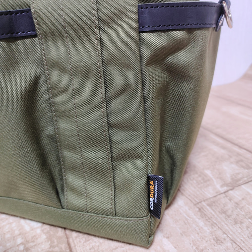 超美品★イアクッチ トートバッグ コーデュラナイロン レザー カーキ色 A4可 コーデュラナイロン×本革トートバッグМ ｜自立・多ポケット｜底鋲