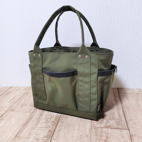 コーデュラナイロン×本革トートバッグМ ｜自立・多ポケット｜底鋲