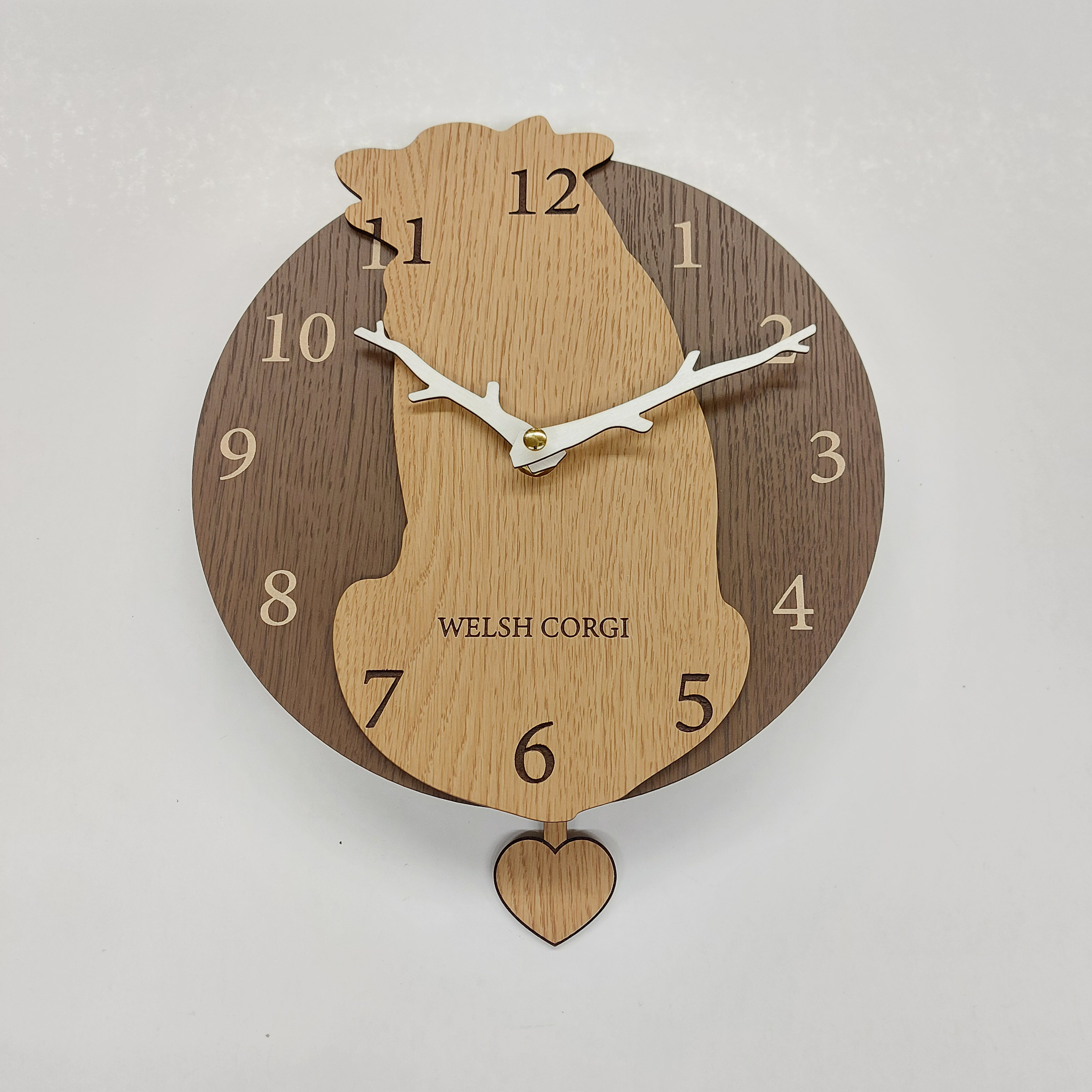 【期間限定値下げ3000円引き】名入れ・文字入れ　しっぽが振り子・はみ出しワンちゃん　掛け時計 　コーギー