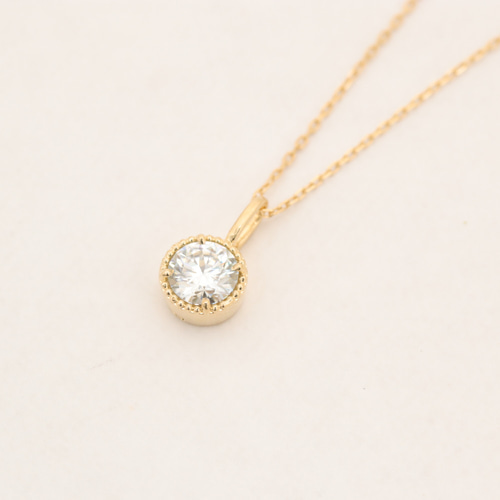 K18】ラウンドカットモアサナイトペンダントトップ ネックレス