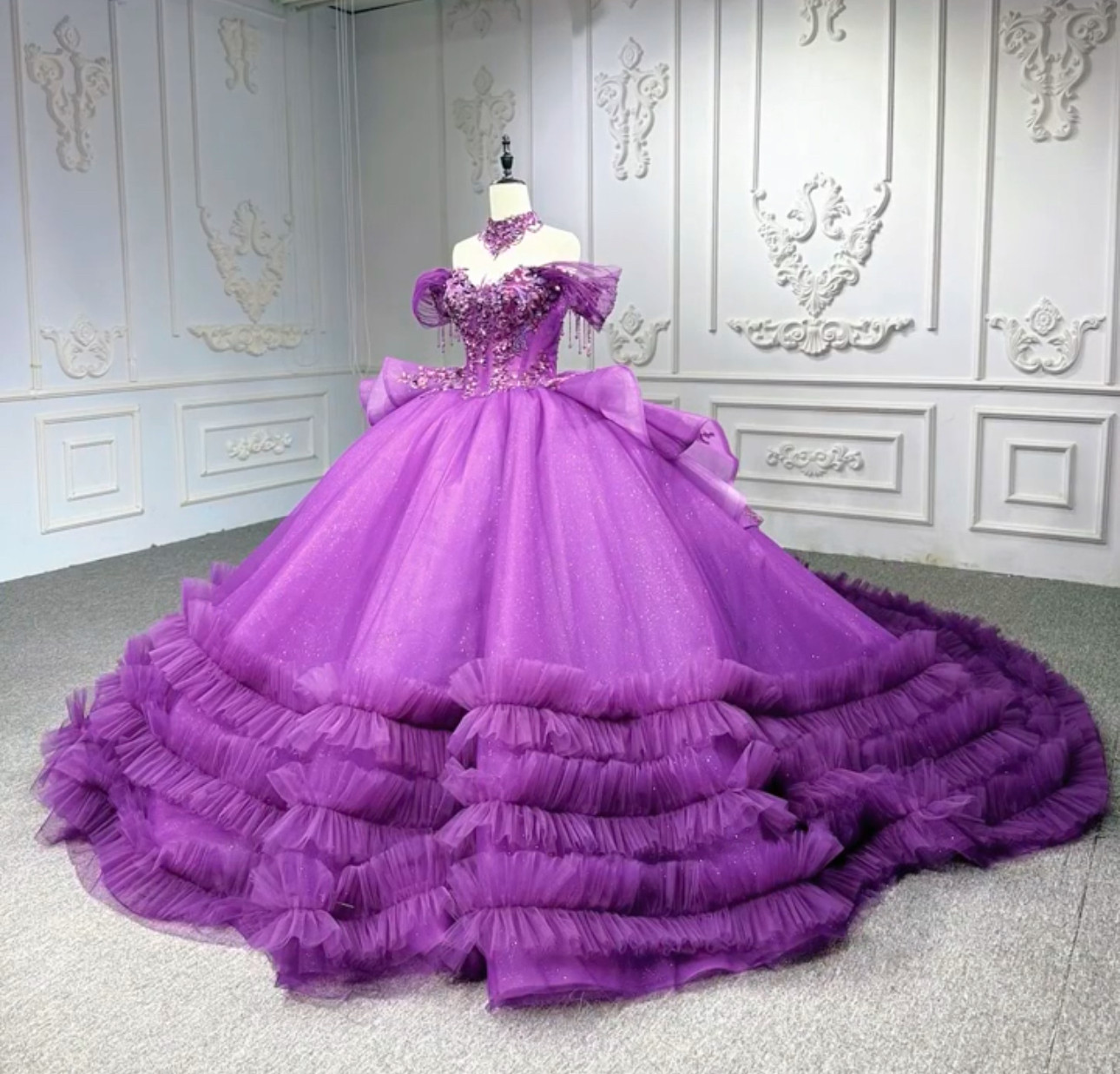 最新品位　ショーカーあり　オフショルダー　紫　フレアスカート　ギャザー　二の腕を隠せる　カラードレス演奏会音楽会前撮り