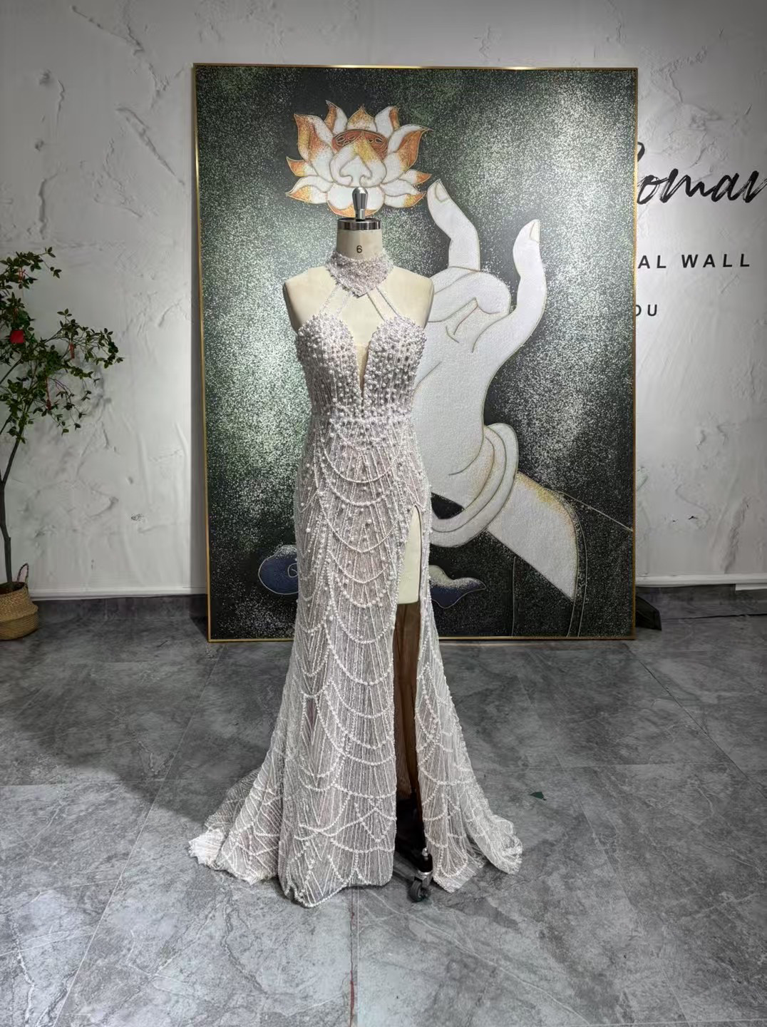 高級感溢れる　チャック　たっぷりパール　シルバーグレー　ホルターネッキ背中見せ　コンテスト衣装ロケーション前撮パーティり