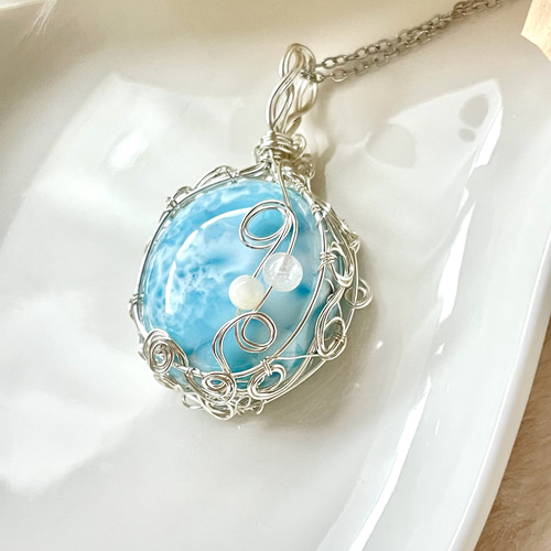 天然石☆高品質！ラリマー羽型ペンダントトップ☆ラリマーらしい