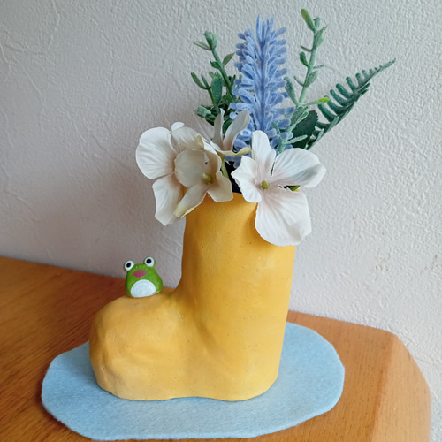 黄色の長靴 花瓶 造花 生花 小瓶 カエル 梅雨 6月 置物 飾り 一輪挿し