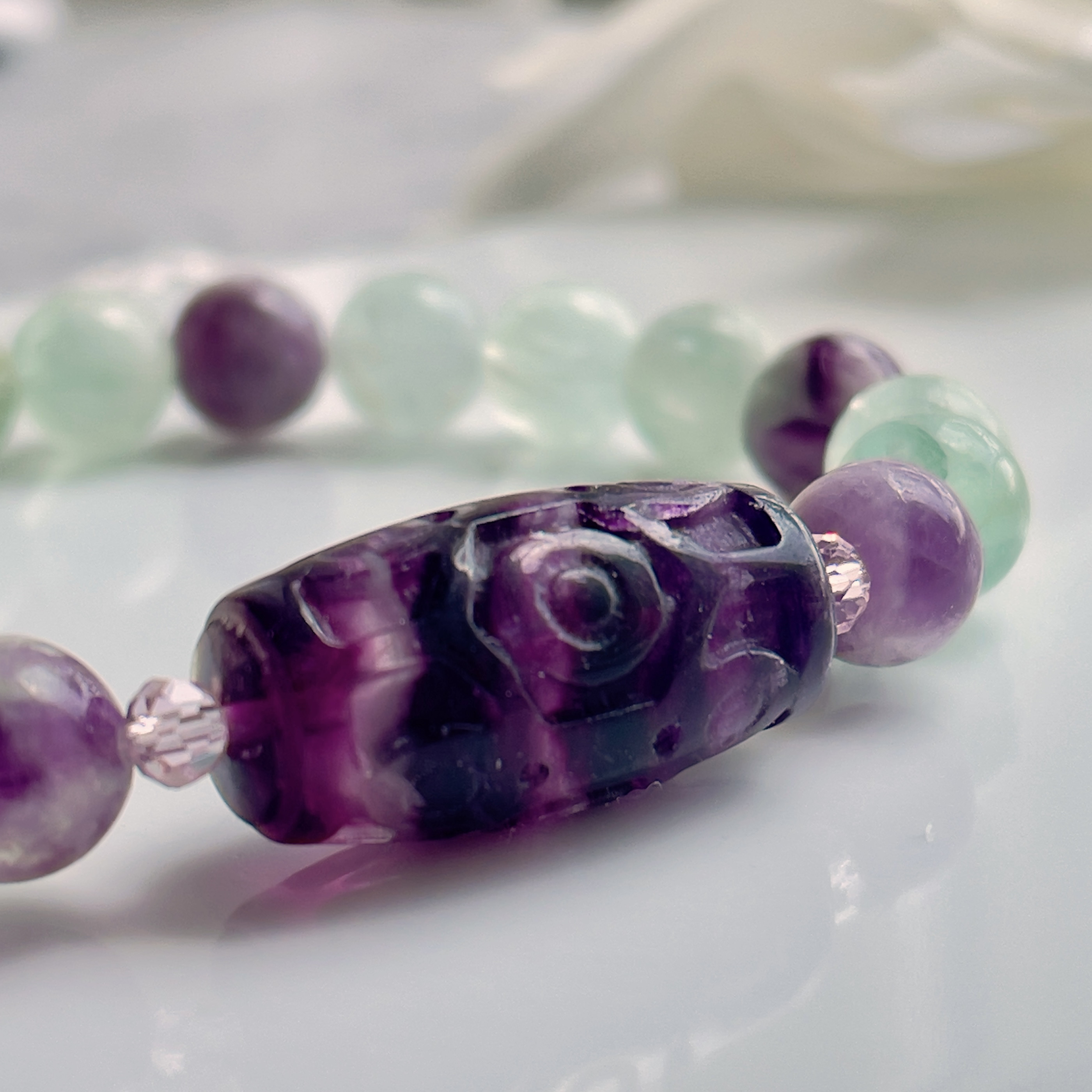 九眼天珠彫りフローライト&エンジェルフェザーフローライトブレス