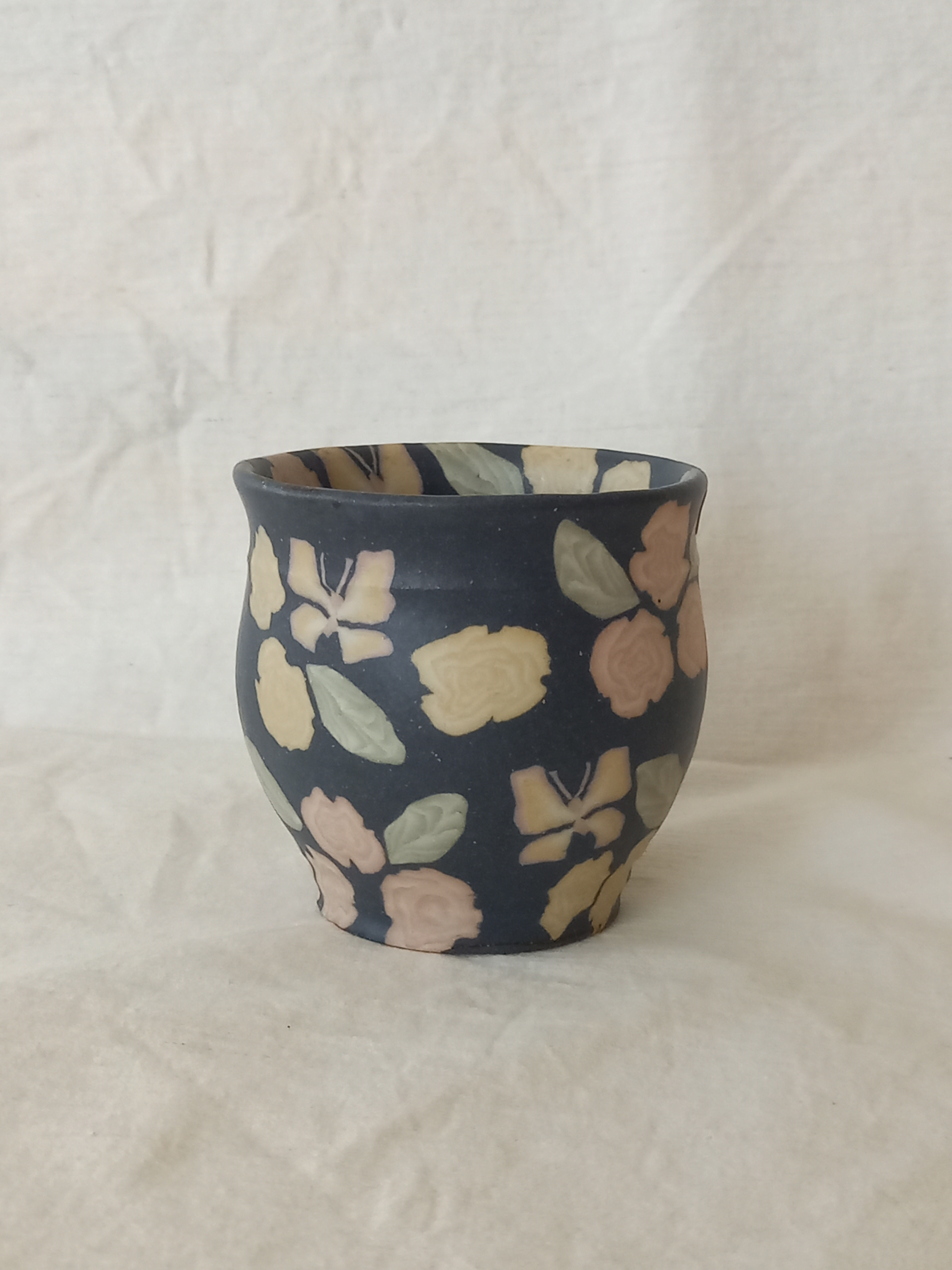 練り込み 薔薇蝶 湯呑み マット釉薬