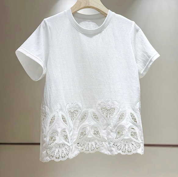 美しい裾透かし刺繡仕様　綿混カットソー・Tシャツ【秋春夏】白 1枚目の画像