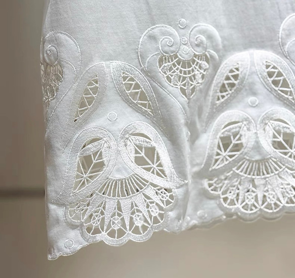 美しい裾透かし刺繡仕様　綿混カットソー・Tシャツ【秋春夏】白 5枚目の画像